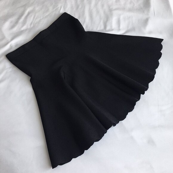 NWOT BCBG Max Azria Mini Skirt with Scalloped Hem - Picture 1 of 9